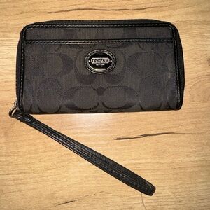 Coach Wristlet Wallet‎ Zip Close Card Slots